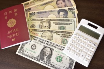 日本円とドルの紙幣