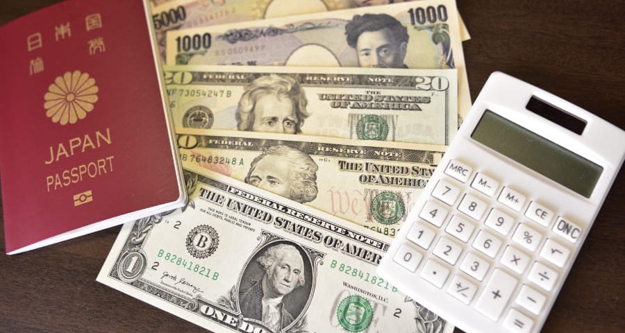 日本円とドルの紙幣